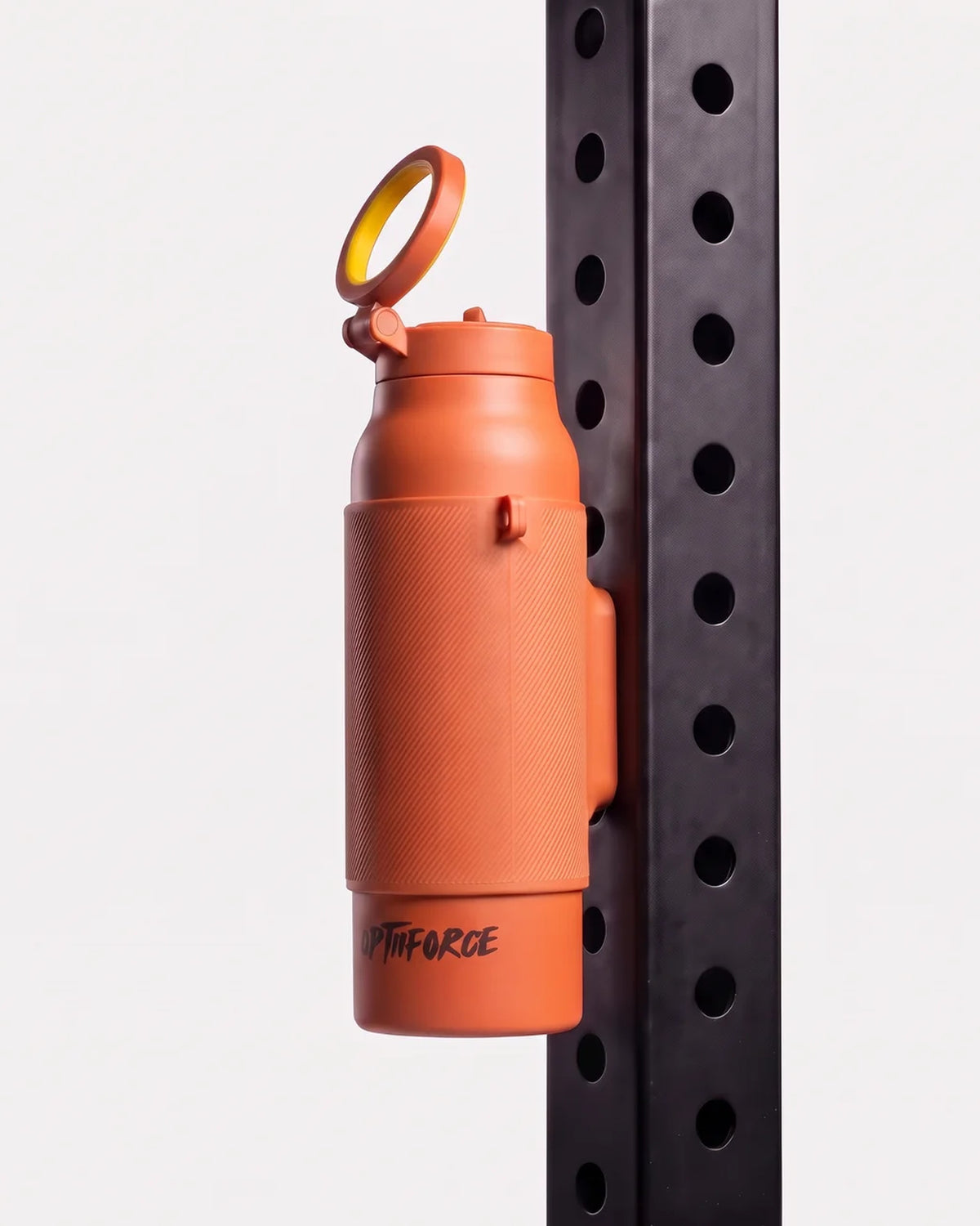 MagForce Bottle sticks to steel
