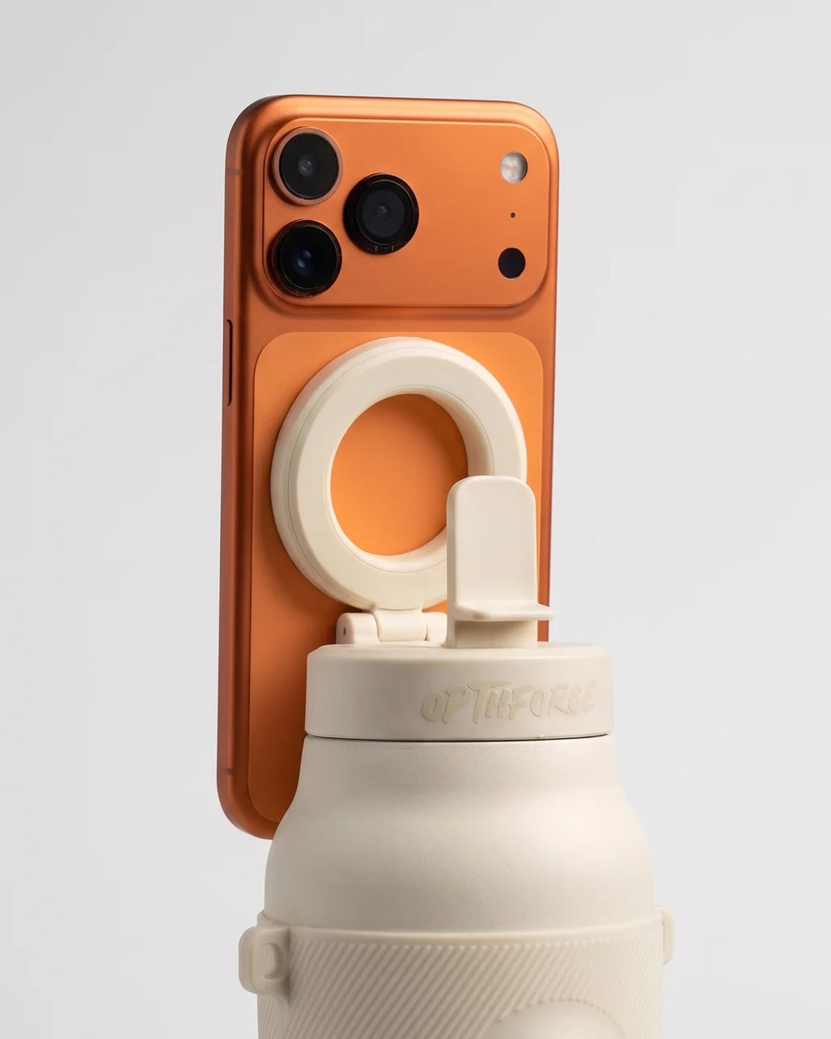MagForce Bottle phone snaps on