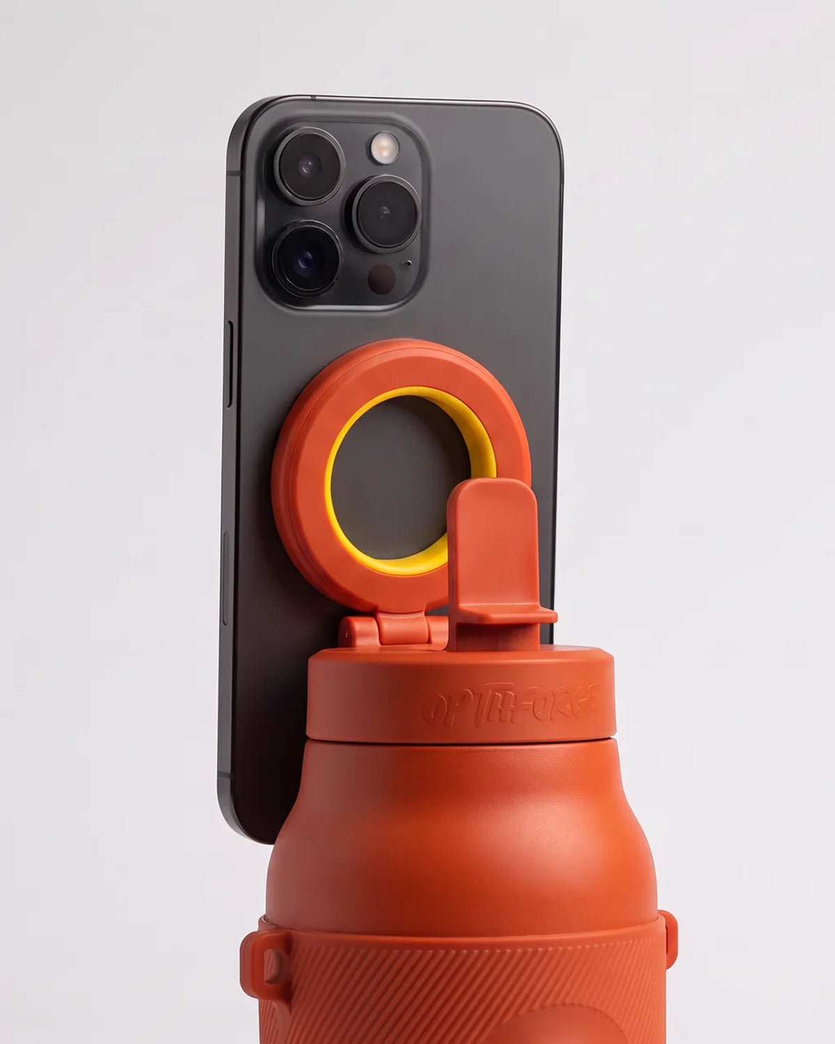 MagForce Bottle phone snaps on